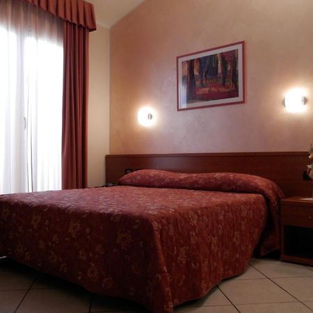 Hotel Stazione ليفورنو المظهر الخارجي الصورة