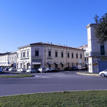 Hotel Stazione ليفورنو المظهر الخارجي الصورة