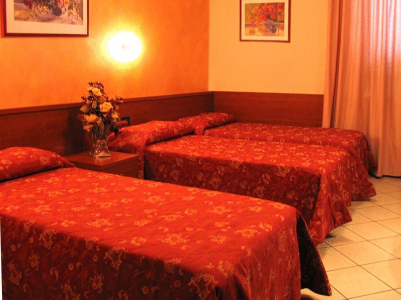 Hotel Stazione ليفورنو المظهر الخارجي الصورة