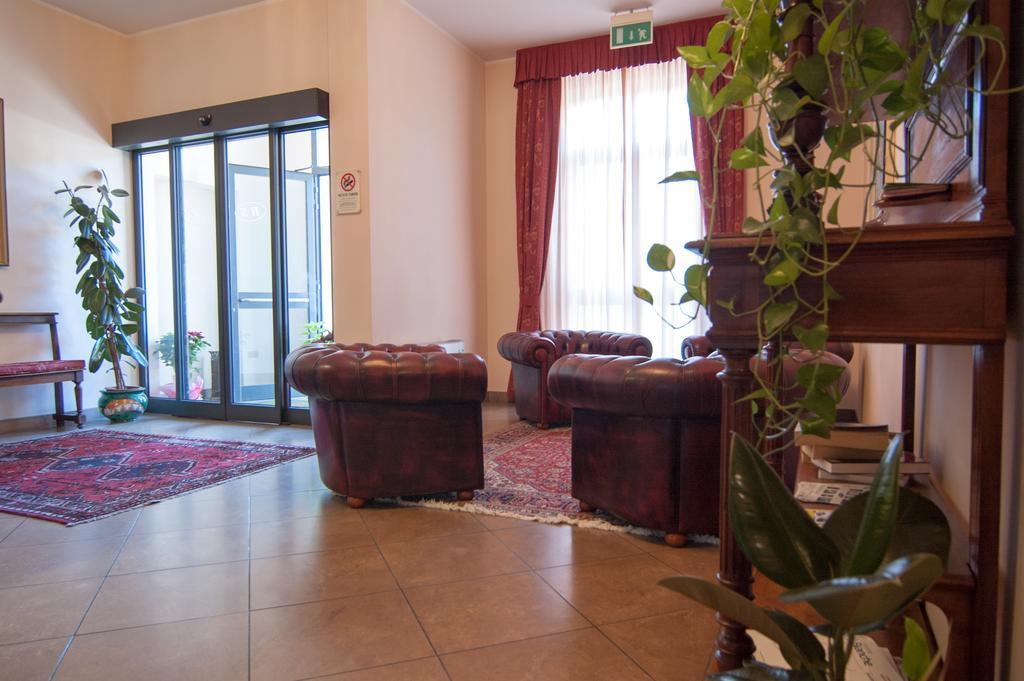 Hotel Stazione ليفورنو المظهر الخارجي الصورة