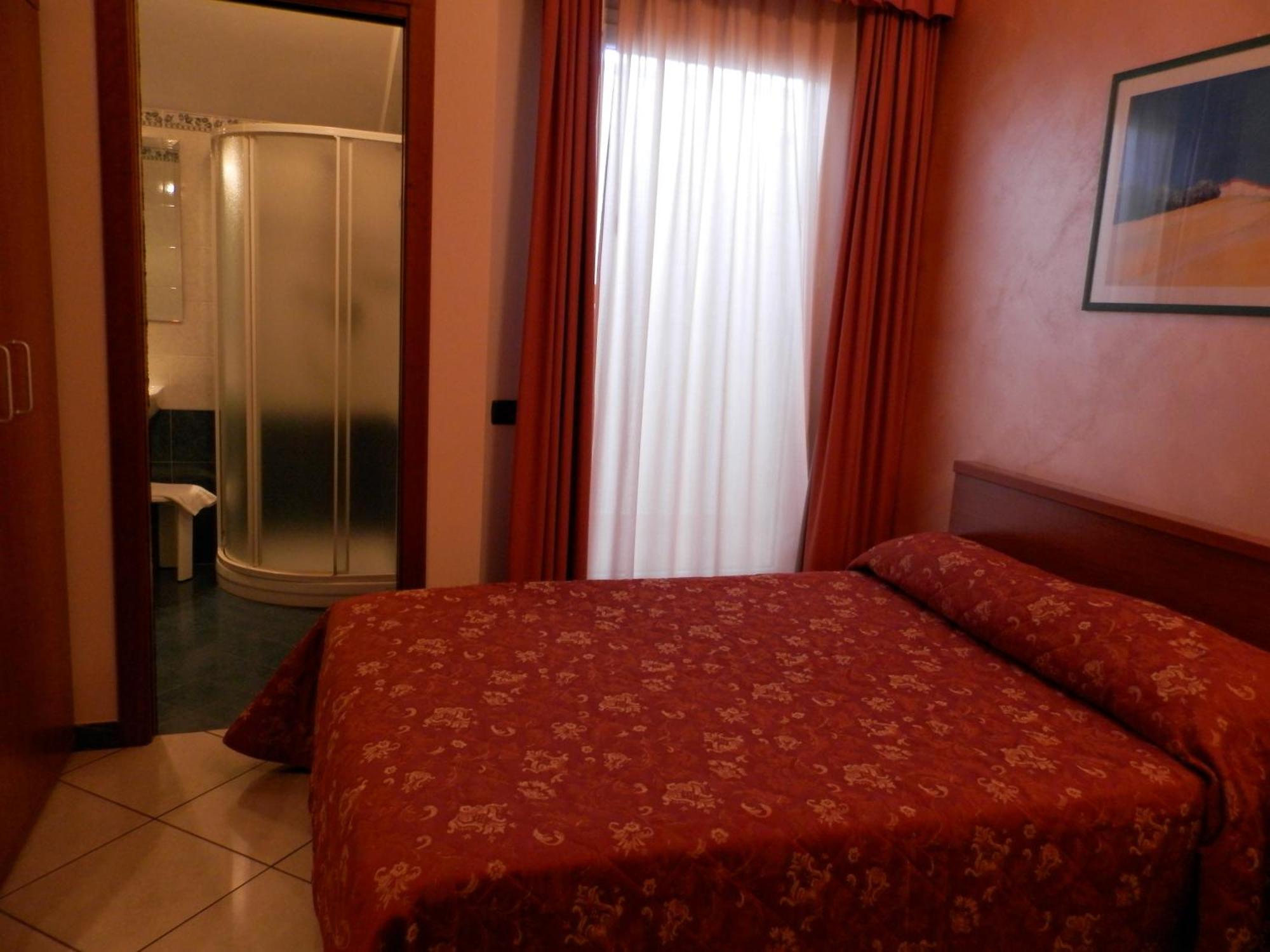 Hotel Stazione ليفورنو المظهر الخارجي الصورة