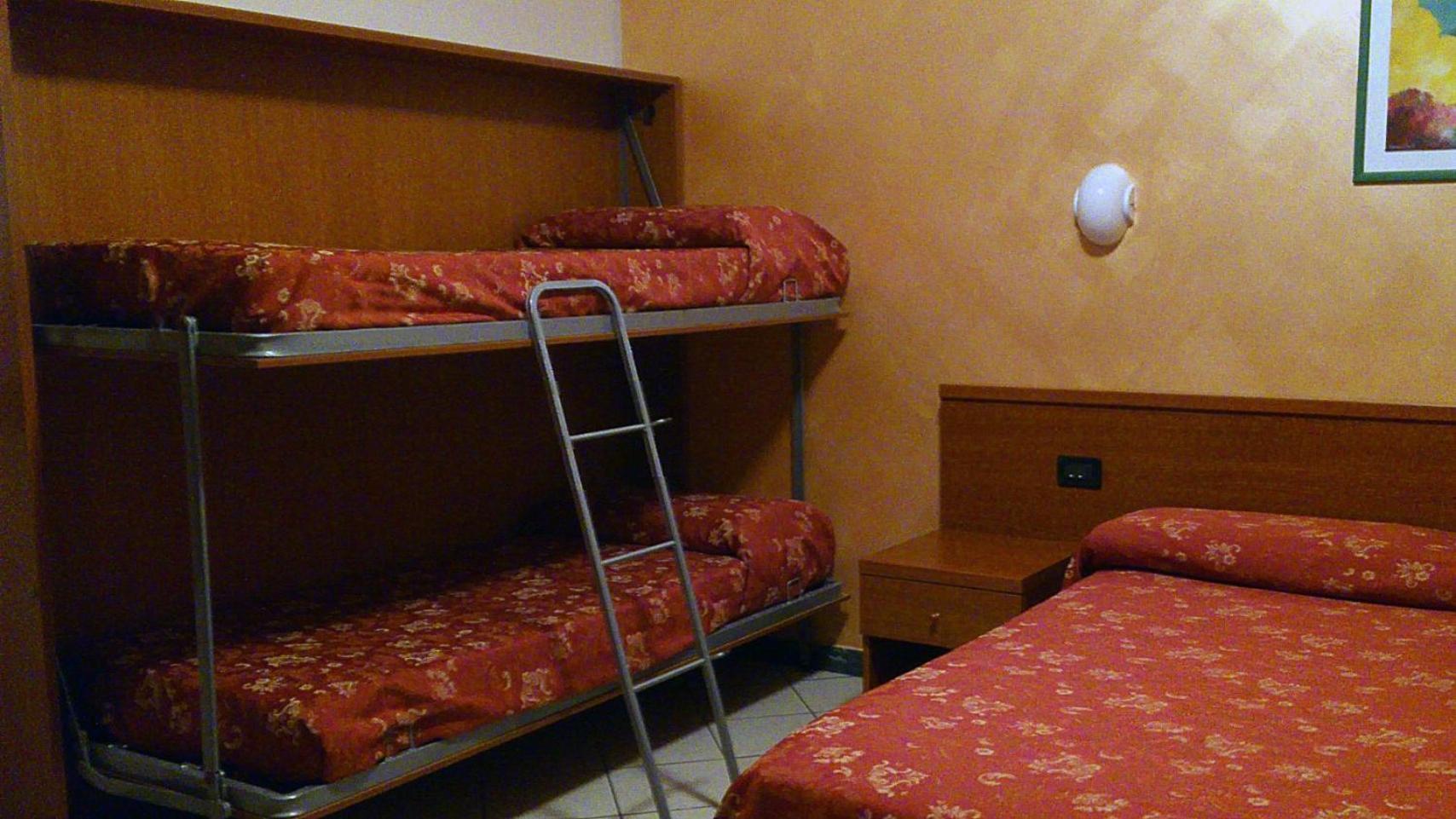 Hotel Stazione ليفورنو المظهر الخارجي الصورة