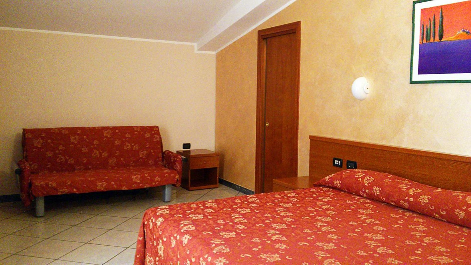 Hotel Stazione ليفورنو المظهر الخارجي الصورة