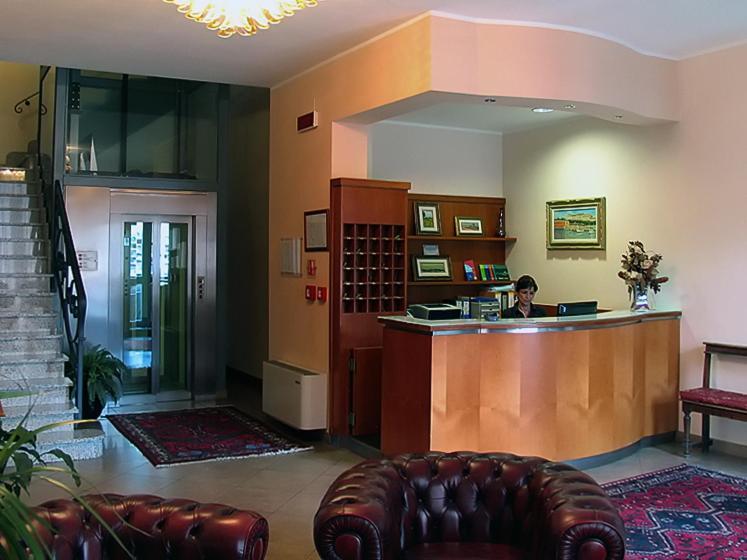 Hotel Stazione ليفورنو المظهر الخارجي الصورة