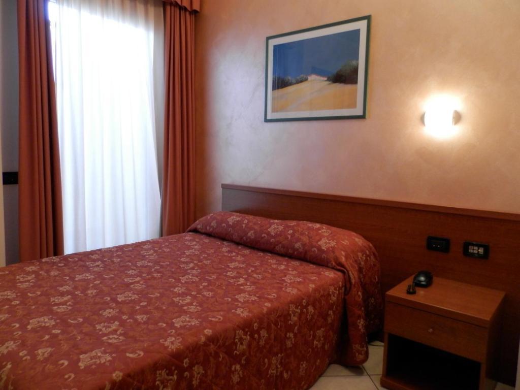 Hotel Stazione ليفورنو الغرفة الصورة